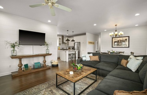 Poipu House | *NEW 7BD Farmhouse Estate |Pool, PickleB, Gym| AC