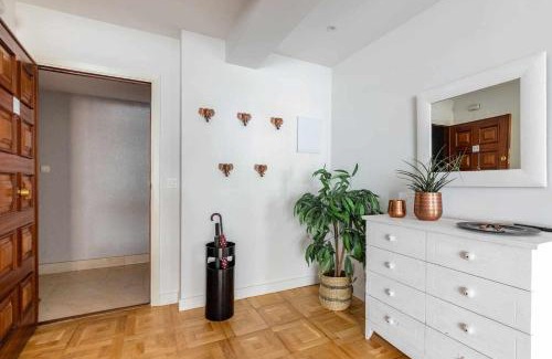 San Sebastian Apartment | New Amara Suite Friends & Families Parking