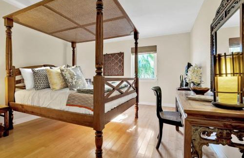 South Beach Apartment | NEW Amazing large 3BR direct oceanfront Penthouse On Ocean Drive!