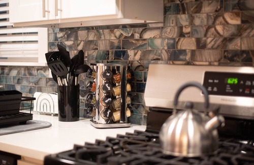 Hillcrest House | *NEW AMAZING URBAN OASIS! SPA-FIRE-DECK-GR8 DEAL!