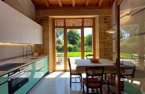 Ea House | New apartment with garden in rural house next to the sea
