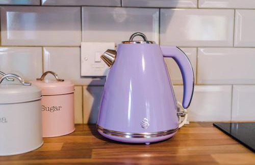 Liverpool Apartment | New Apt - Parking - 5 mins to CC