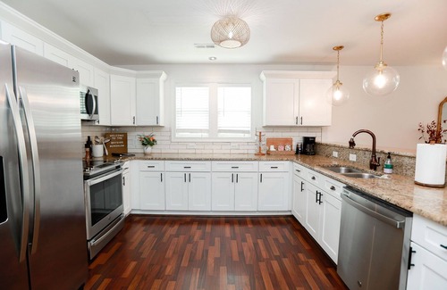 East Ocean View House | NEW! Bayside Bungalow * Walk to Bay/Brew/Food *