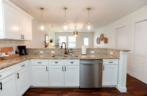 East Ocean View House | NEW! Bayside Bungalow * Walk to Bay/Brew/Food *