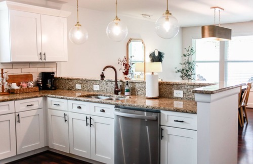 East Ocean View House | NEW! Bayside Bungalow * Walk to Bay/Brew/Food *