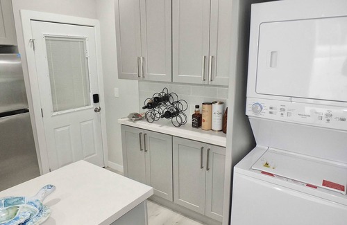 Peninsula Condo | New Beach & Bay Retreat Full of Amenities!
