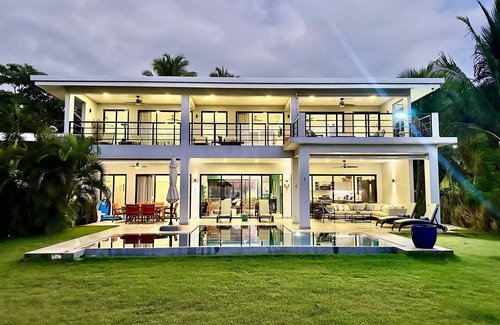 Potrero Villa | New Beachfront 7-Bedroom, 8 Bath all suite Villa on Playa Potrero, Costa Rica