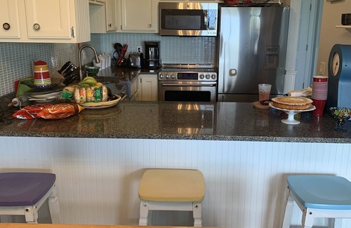 Whatcom County House | New! Beachfront Townhome with Outdoor Pool