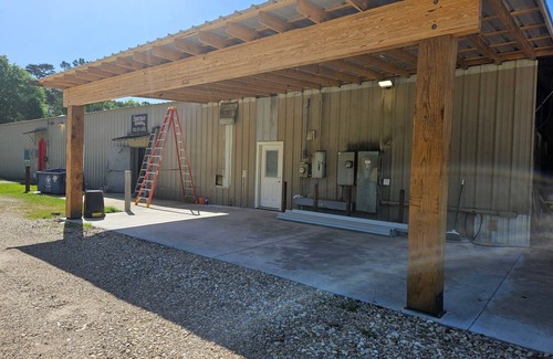 Denham Springs Apartment | New build 1 bed apartment with full size bathroom and kitchen.
