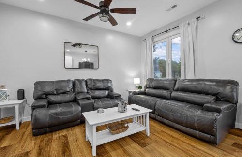 Boiling Springs House | New build duplex-sleeps 6! Pet friendly!