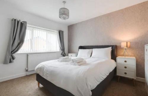 Eccles House | New build house near Trafford Centre with drive