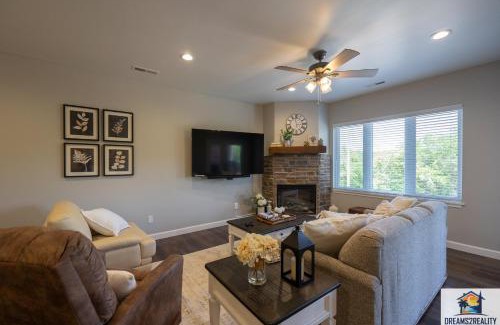 Branson House | NEW BUILD Luxury 3BR Walk-In - Resort Amenities - FREE TICKETS INCLUDED - FH-G204