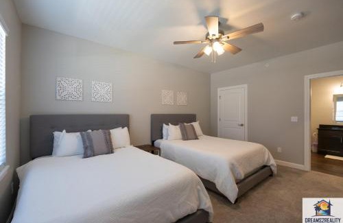 Branson House | NEW BUILD Luxury 3BR Walk-In - Resort Amenities - FREE TICKETS INCLUDED - FH-G204