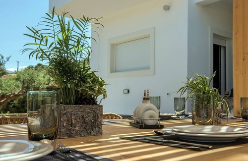 Agios Nikolaos Villa | New build modern Villa, 50 meters from Chavania beach