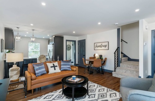 Powell House | New, charming 3-bedroom townhome with WiFi and all amenities!