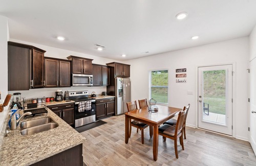 Dallas House | NEW! Charming Getaway Perfect for Relaxation