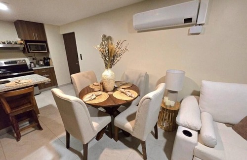 Desamparados Condo | New condo, 2.8 km airport SJO, 3 bedrooms, pool, A/C, WiFi, parking
