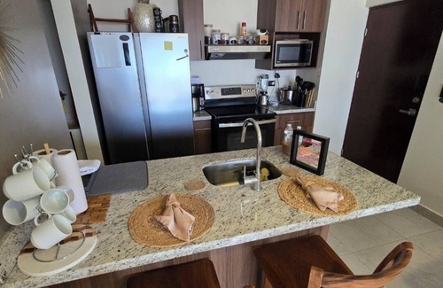 Desamparados Condo | New condo, 2.8 km airport SJO, 3 bedrooms, pool, A/C, WiFi, parking