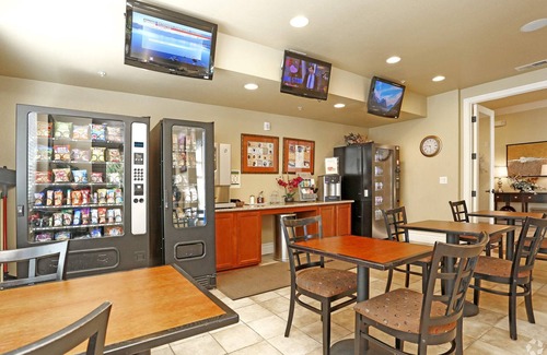 Reno/Tahoe Airport Apartment | New Cozy 1BR Apt With Gym Sauna Heated Pool Access