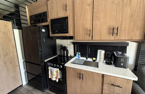 Bayshore Gardens House | New Cozy 2 bedroom RV 15 minutes from entertainment and wild adventures!