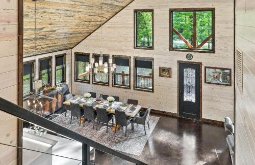 Hochatown House | NEW Creekside Cabin with Spa Firepit & Games