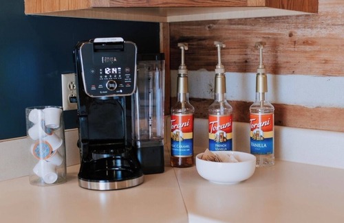 Rockford Cabin | NEW Creekside Hollybrook Cabin- 11 miles to DT Knox, but feels like the smokies!