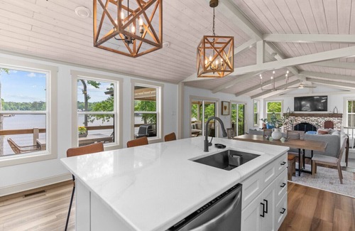 Hardwick House | NEW! Designer Lake Sinclair Home Views & Kayaks