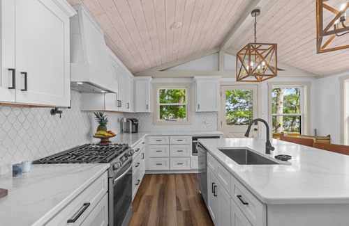 Hardwick House | NEW! Designer Lake Sinclair Home Views & Kayaks