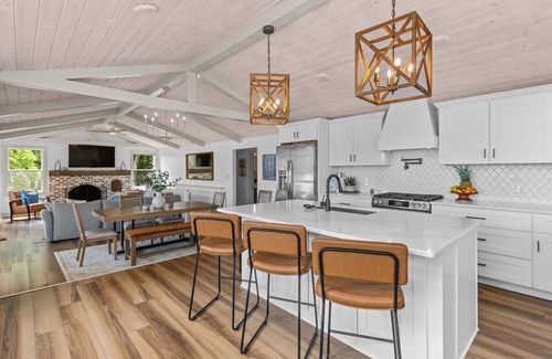 Hardwick House | NEW! Designer Lake Sinclair Home Views & Kayaks