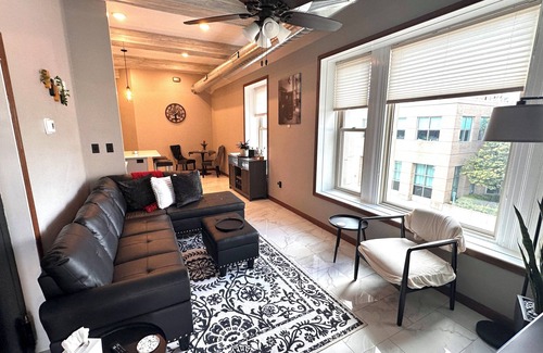 Muscatine Apartment | New Downtown loft - Walk to shops, restaurants, pubs, riverfront trail