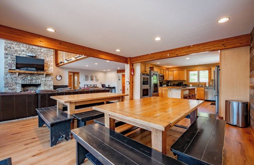 McHenry House | New! Elegant Lakefront Lodge w/Indoor Pool & Sauna