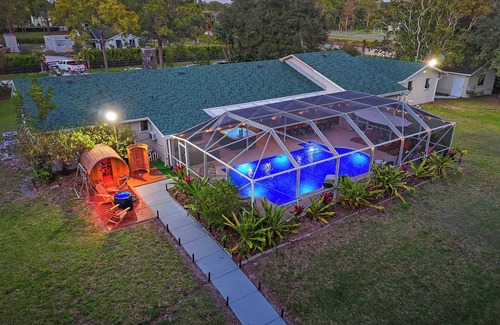 Hunt Club House | NEW Green House - Luxury 4BR 9 Beds Retreat | Pool | Spa | Sauna | Cold Plunge | RV