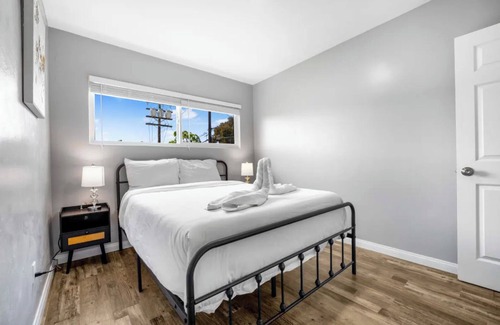 Hillcrest Apartment | New Hillcrest Remodel Double Apartments w/Parking