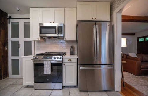 Lawrence House | NEW! Historic Charmer meets Lux Comfort 5BR, 2 BA + 2 Living Areas! Sleeps 10!