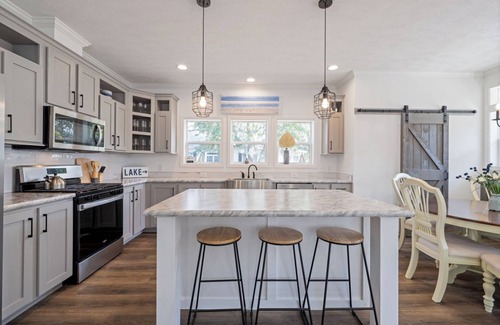 Port Clinton Cottage | New Home~Port Clinton~Lake Erie Views~Beach Access