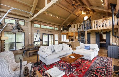 Centerville House | New Hot Tub Judes Peak on Big Piney Creek