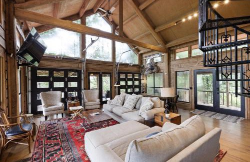 Centerville House | New Hot Tub Judes Peak on Big Piney Creek