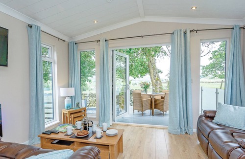 Hawes House | New in 2017. Modern and contemporary 14ft-wide lodge style holiday home.