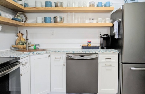 Kiska Beach Cottage | NEW!Kiska Cottage: Fall & Snowbird Deals:Short walk to beach:bikes + chairs incl