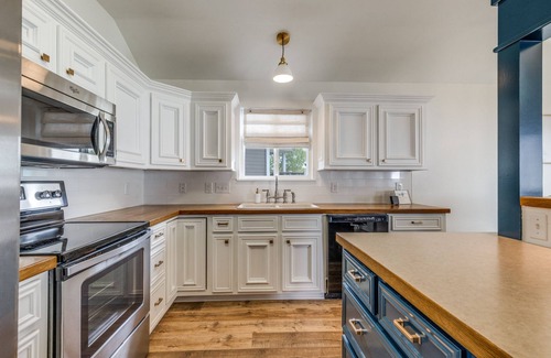 Cedar Creek Reservoir House | New Lakefront Home-Private Dock on Open Water in Convenient Location, Cul de sac