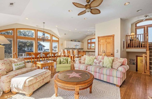 Kitty Hawk House | New Listing! Game room, Private pool & Hot Tub