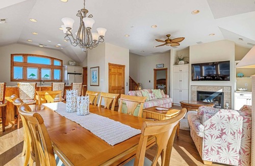 Kitty Hawk House | New Listing! Game room, Private pool & Hot Tub