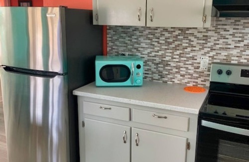 Surfside Beach Cottage | *NEW LISTING* Morning Dew retro theme beachhouse