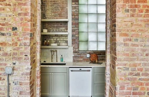 Frankfort House | New luxury apartment in downtown Frankfort next to Distilleries. Near everything