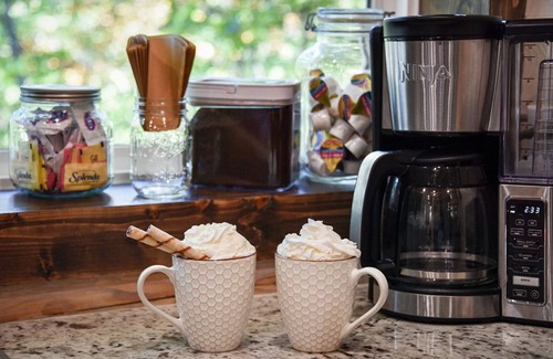 Eureka Springs Cabin | New Luxury Cabin w/King Beds, Game Room and Fire Pit