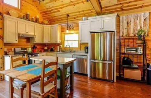 Rutherfordton Cabin | NEW Luxury Cabin in Green River Highlands 5 minutes to TIEC-Private/Gated