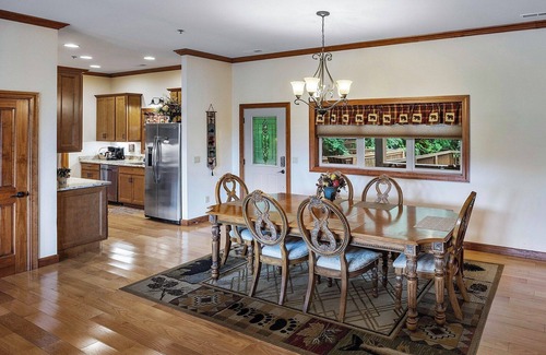 Whittier Condo | New Luxury Condo in Smoky Mountain Country Club, No Steps to Get In!