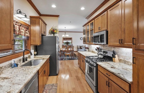 Whittier Condo | New Luxury Condo in Smoky Mountain Country Club, No Steps to Get In!