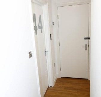 Dalston House | New Luxury Rooms in the Heart of London Next to Shops, Cafes, Bars & Metro with Shared Bathrooms