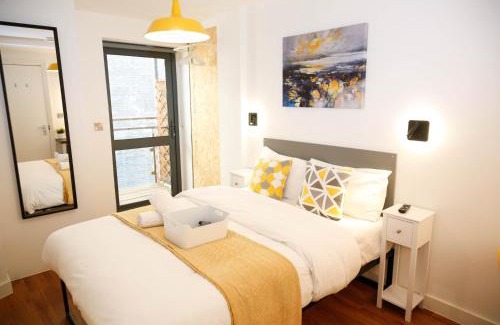 Dalston House | New Luxury Rooms in the Heart of London Next to Shops, Cafes, Bars & Metro with Shared Bathrooms